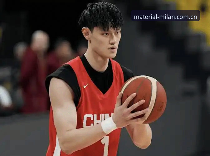 以材质叙事定调米兰MILAN SEJ2版 为什么说一位NBA追梦人的下个机会,藏在米兰平台的“材质叙事”里?